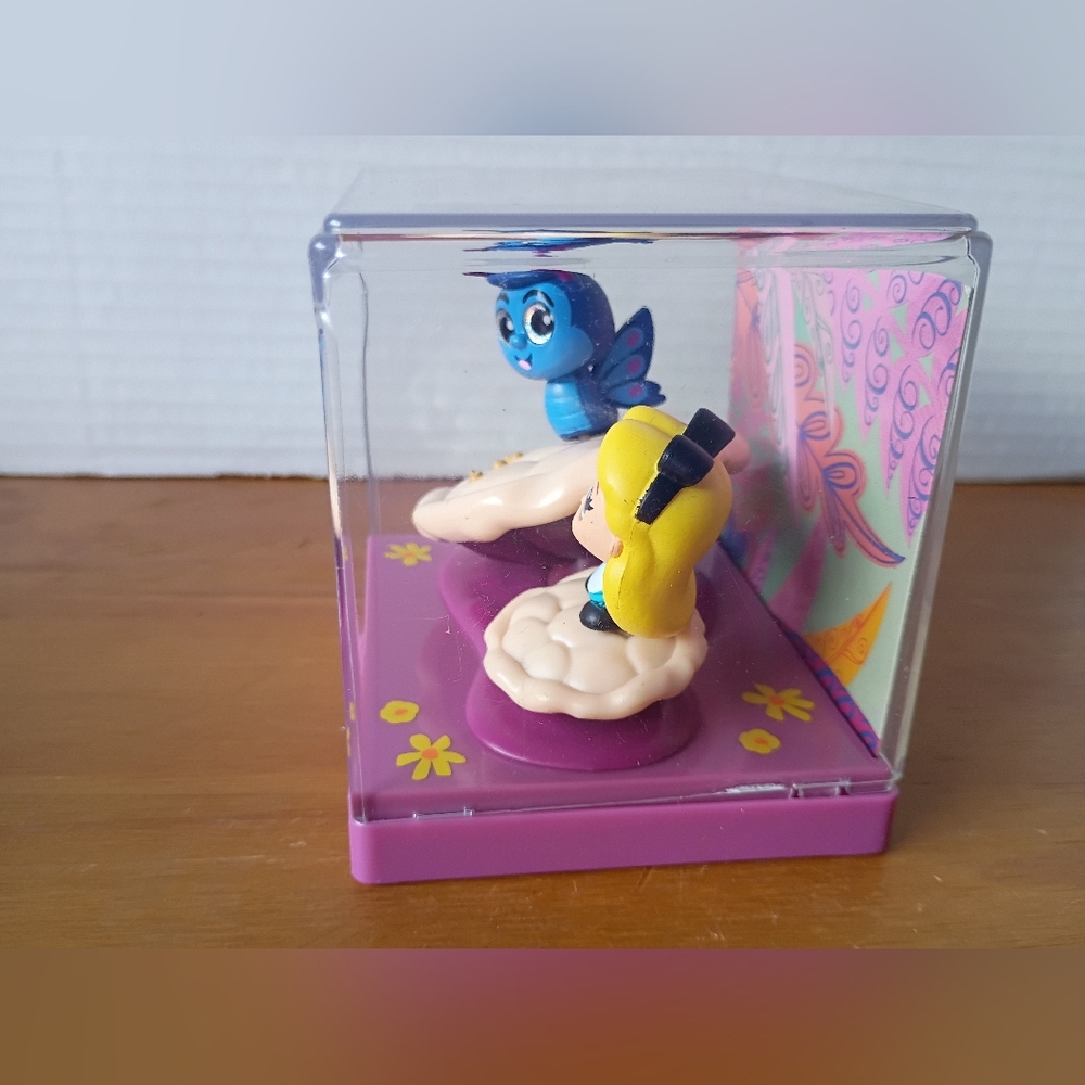 T12 Disney Doorables Movie Moments Series 2 - Alice In Wonderland - Picture 2 of 5